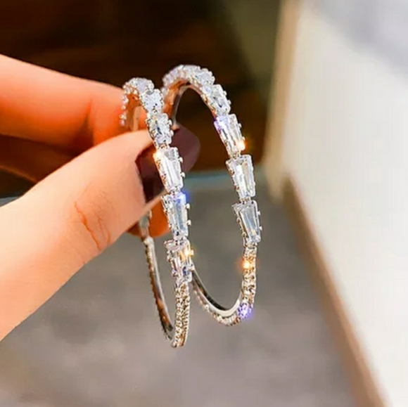 New Silver Geometric Hoop Earrings - Picture 2 of 5